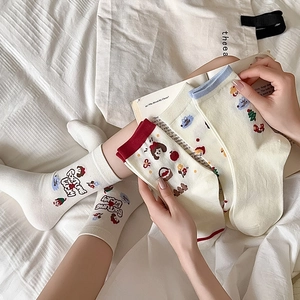 Chaussettes blanches en coton avec motif dessin animé et Petit Chaperon Rouge mignon