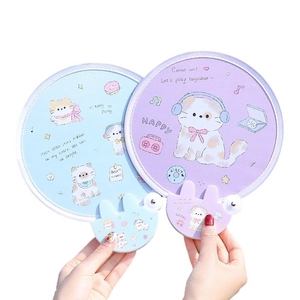 Süße faltbare Handfächer mit Katzenmotiven in Blau und Lila für Kinder