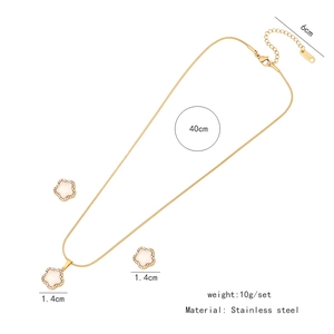 Detailed size chart for golden clover necklace and earrings set in stainless steel