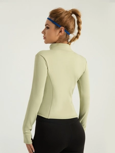 Veste de yoga thermique vert clair ajustée avec col montant et coutures amincissantes au dos