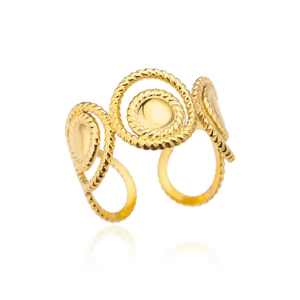 Detail of 18k gold plated adjustable ring with vintage braided texture and cabochon design