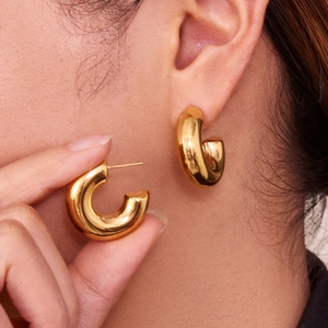 Chunky C-shaped hollow hoop earrings plated in 18k gold with high-polish mirror finish