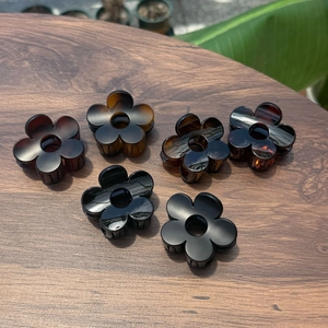 Lot de 6 pinces à cheveux fleurs en noir et ambre, finitions mates et brillantes