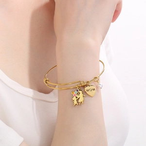 Adjustable gold MOM heart charm bracelet with pearl and child pendant for Mother's Day