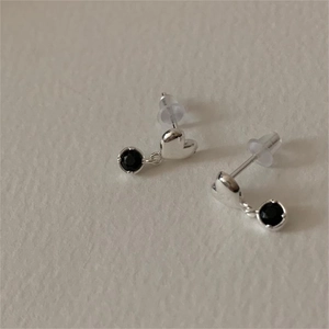 Minimalist 925 Sterling Silver Heart Stud Earrings With Black Round Gemstone Elegant Korean Style Geometric Jewelry