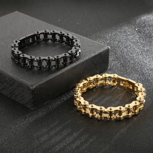 Détail de bracelets chaîne de vélo 13mm en noir et or, acier inoxydable plaqué sous vide
