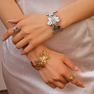 Elegant gold and silver floral texture open cuff bracelet and ring set for women