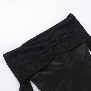 Detailansicht der schwarzen Spitze und des Satins an einem eleganten Cocktailkleid