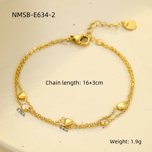 Detail of gold heart charm and zircon bracelet with 16+3cm chain length and 1.9g weight