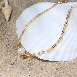 S925 silver gold-plated bracelet with freshwater pearl on a white shell at beach