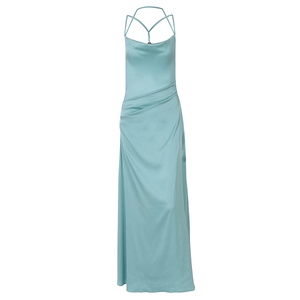 Elegantes hellblaues Satin-Maxikleid mit Spaghettiträgern und drapiertem Wasserfallhalsausschnitt