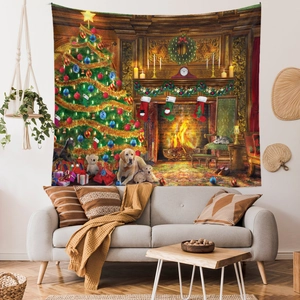 Detailansicht eines Weihnachtswandteppichs mit festlichem Kamin und Golden Retriever Welpen