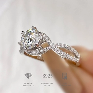 Classic 1 carat moissanite solitaire ring in S925 sterling silver for engagement
