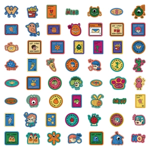 Set van 50 kleurrijke cartoonstickers met schattige monsters en creatieve voedselpersonages