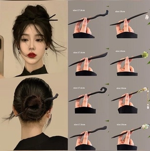 Détail macro d'épingle à cheveux vintage en bois noir avec pompon et accents floraux