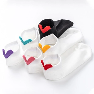 Women No Show Socks Polyester Breathable Low Cut Boat Socks With Colorful Heart Shaped Heel Decoration Simple Style For Daily Wear