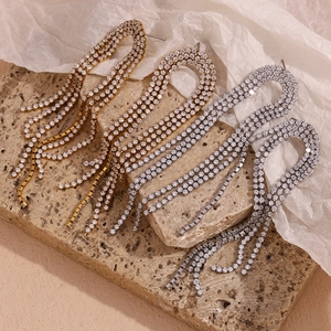 Boucles d'oreilles arc en or 18K et argent avec micro-pavage zircon et longues franges