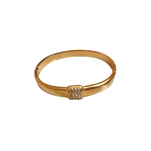 Gold titanium steel bracelet with square pavé diamonds for a minimalist luxury look