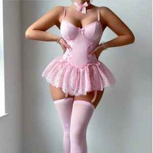 Body corset en dentelle rose avec jarretelles et détails de nœuds