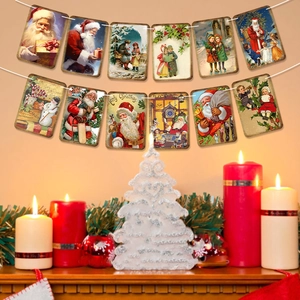Bannière de Noël vintage avec Père Noël suspendue sur un manteau de cheminée