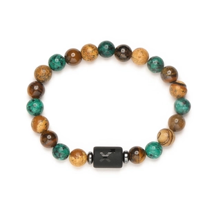 Makro-Detail der Schütze-Perle auf Perlenarmband mit Tigerauge und Türkis-Steinen