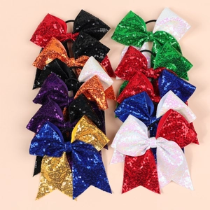 Détail de nœuds à paillettes colorés avec élastiques en plusieurs couleurs vives