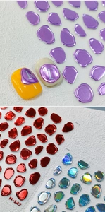 Detail van 5D stereoscopische nagelstickers met metallic en holografische afwerkingen