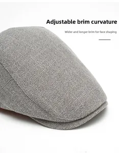 Détail de la casquette plate avec bord pliable et texture tissée grise