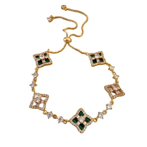 Bracelet bolo ajustable avec fleurs en zircon vert et finition dorée élégante