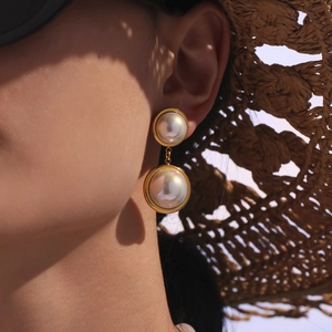 Elegant colorful shell pearl drop earrings for women with high-gloss gold finish