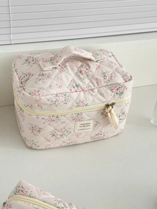 Beauty case trapuntato rosa a fiori con grande capacità e cerniera beige