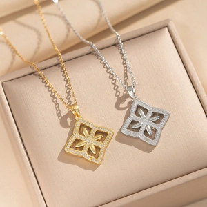 Flower Diamond Pendant Necklace Zircon Inlaid Copper 18K Gold Plated Light Luxury Clavicle Chain For Women