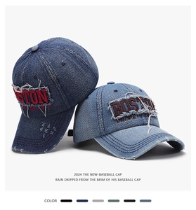 Détails de casquettes en denim délavé avec broderie Boston vintage et bords effilochés
