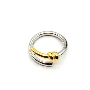 Detail of S925 sterling silver twisted rope open ring with silver and gold finish