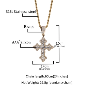 Collier pendentif croix en zircon doré et acier 316L avec détails de taille et poids