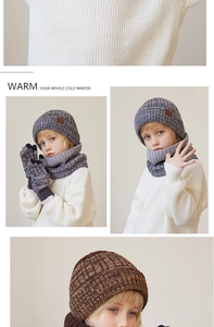 Gedetailleerde gebreide textuur van warme wintermuts, sjaal en handschoenenset voor kids