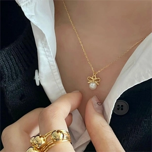 Elegant 925 sterling silver bow pearl necklace with matching gold beaded ring on model