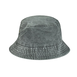 Dettaglio cappello pescatore grigio antracite lavato con trama invecchiata e occhielli