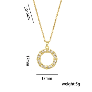Elegante collana placcata oro con ciondolo a cerchio in cristallo e specifiche tecniche