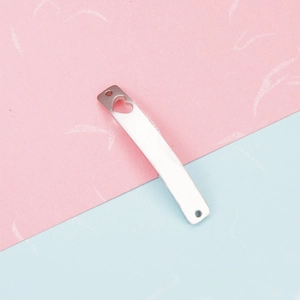 Gepolijste zilveren rechthoekige hanger met hartuitsparing voor DIY-sieraden maken