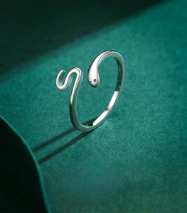 Macro shot of 925 sterling silver snake ring showing smooth texture and S925 hallmark