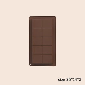 Detail showing the 10-cavity brown silicone Dubai chocolate mold with size 25x14x2 cm markings