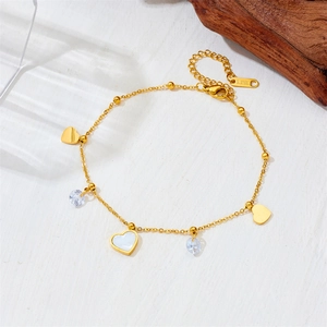 Elegante collana a cuore in acciaio inossidabile dorato con madreperla e zirconi cubici