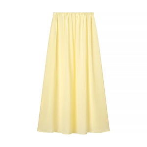 Detailansicht eines hellgelben Maxirocks aus leichtem Chiffon mit elegantem Faltenwurf