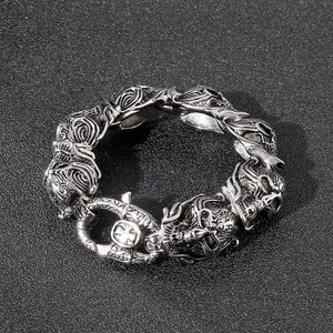 Bracelet gothique tête de mort pour homme en acier titane argenté avec boucle de croix