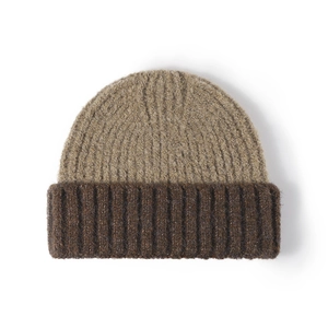 Bonnet en laine tricoté bicolore avec texture côtelée épaisse en brun et beige