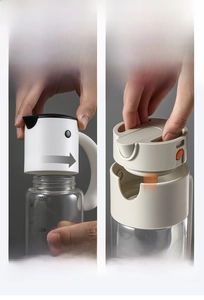 Comparison between screw cap and automatic opening glass oil dispenser with scale