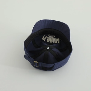 Innenansicht der marineblauen Baseballkappe mit Florida-Stickerei und Metallschnalle