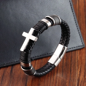 Bracelet punk rétro en cuir tressé noir avec une breloque croix en acier inoxydable