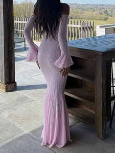 Abito lungo a sirena rosa Y2K con pizzo e maniche svasate per donne eleganti e chic